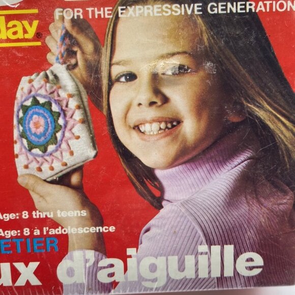 Crewel Arts  Crafts Today Craft Kit Hasbro Make Purse Pillow or Pincushion - Picture 7 of 9